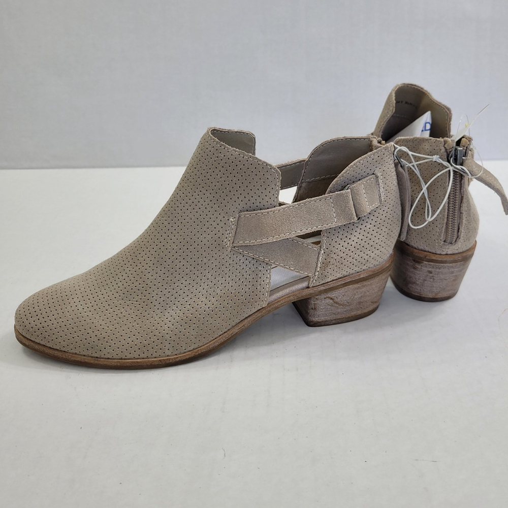 NWOT Dolce Vita Koree Ankle Booties Suede Light Taupe Grey Boots Shoes Size 8 - Picture 5 of 10